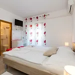 Gostinjska kuća Ulika 3*