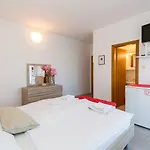 Gostinjska kuća Ulika 3*